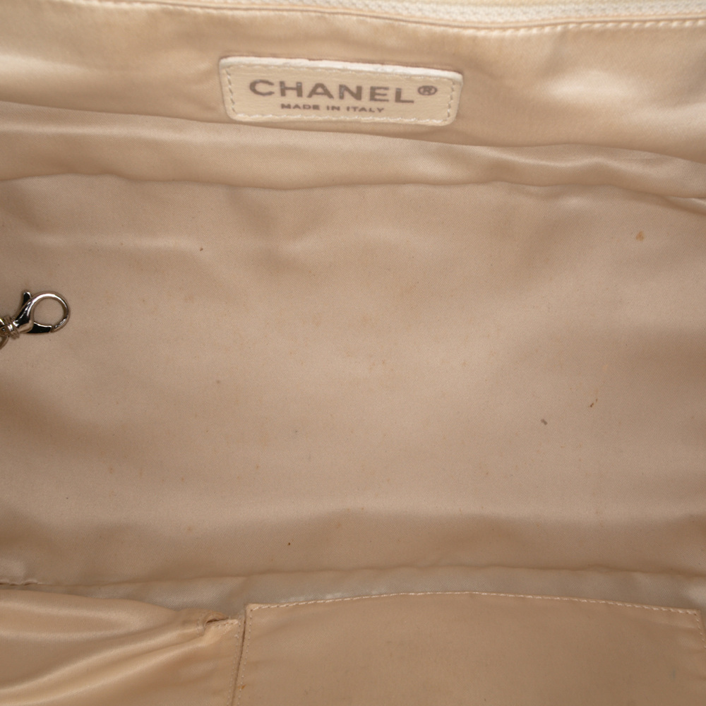 Pre-Loved Chanel Quilted Lambskin East West Accordion Flap - Picture 4 of 10